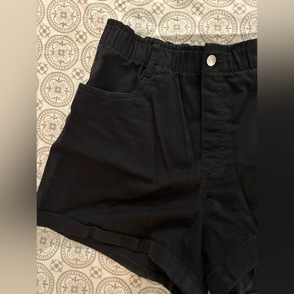 Two pair medium high waisted H&M shorts - Picture 8 of 9